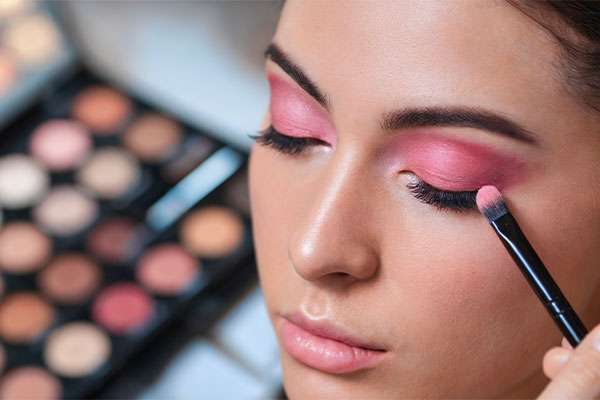 Tutorial: Come Applicare il Blush per un Look Radioso Tutorial: Come Applicare il Blush per un Look Radioso